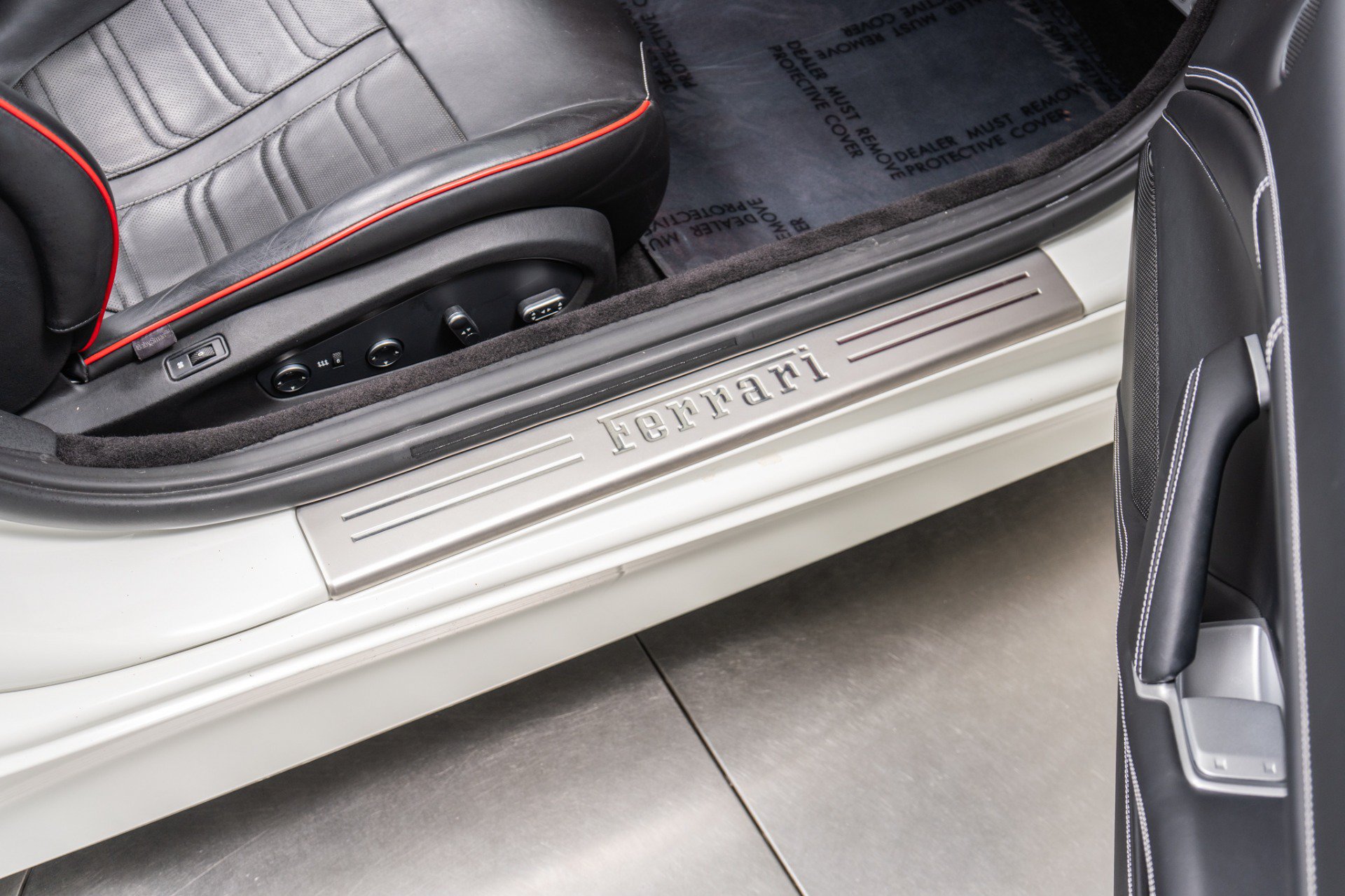 Used 2016 Ferrari California T RWD image 32