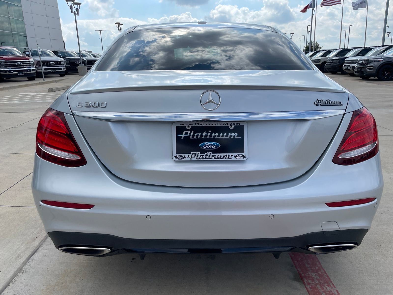 Used 2018 Mercedes-Benz E 300 image 4