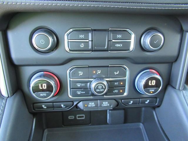 Used 2024 Chevrolet Tahoe Z71 w/ Luxury Package image 28