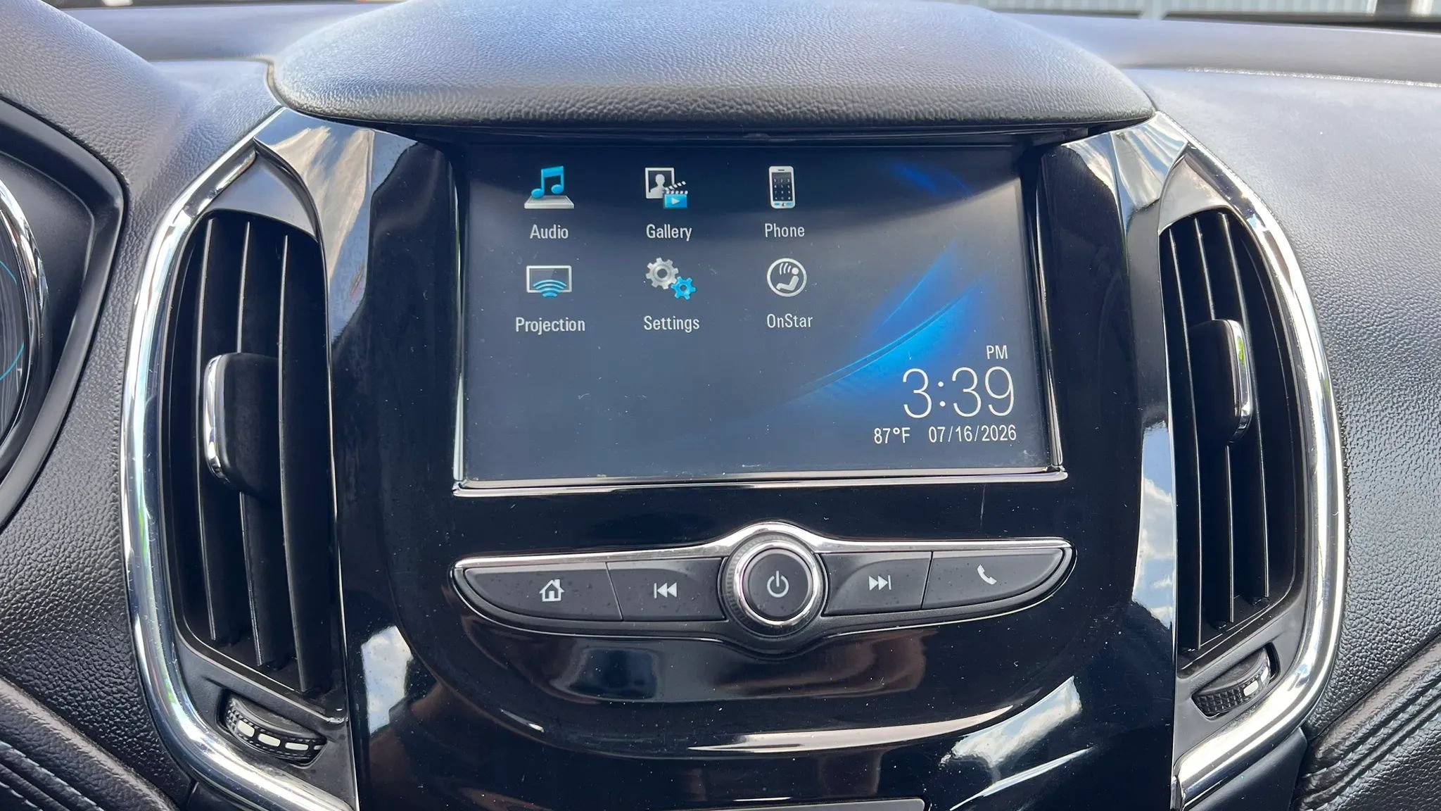 Used 2018 Chevrolet Cruze Premier FWD image 30