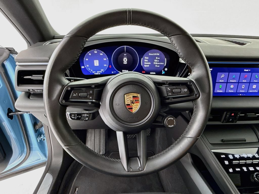 Certified 2025 Porsche Macan Electric RWD image 15