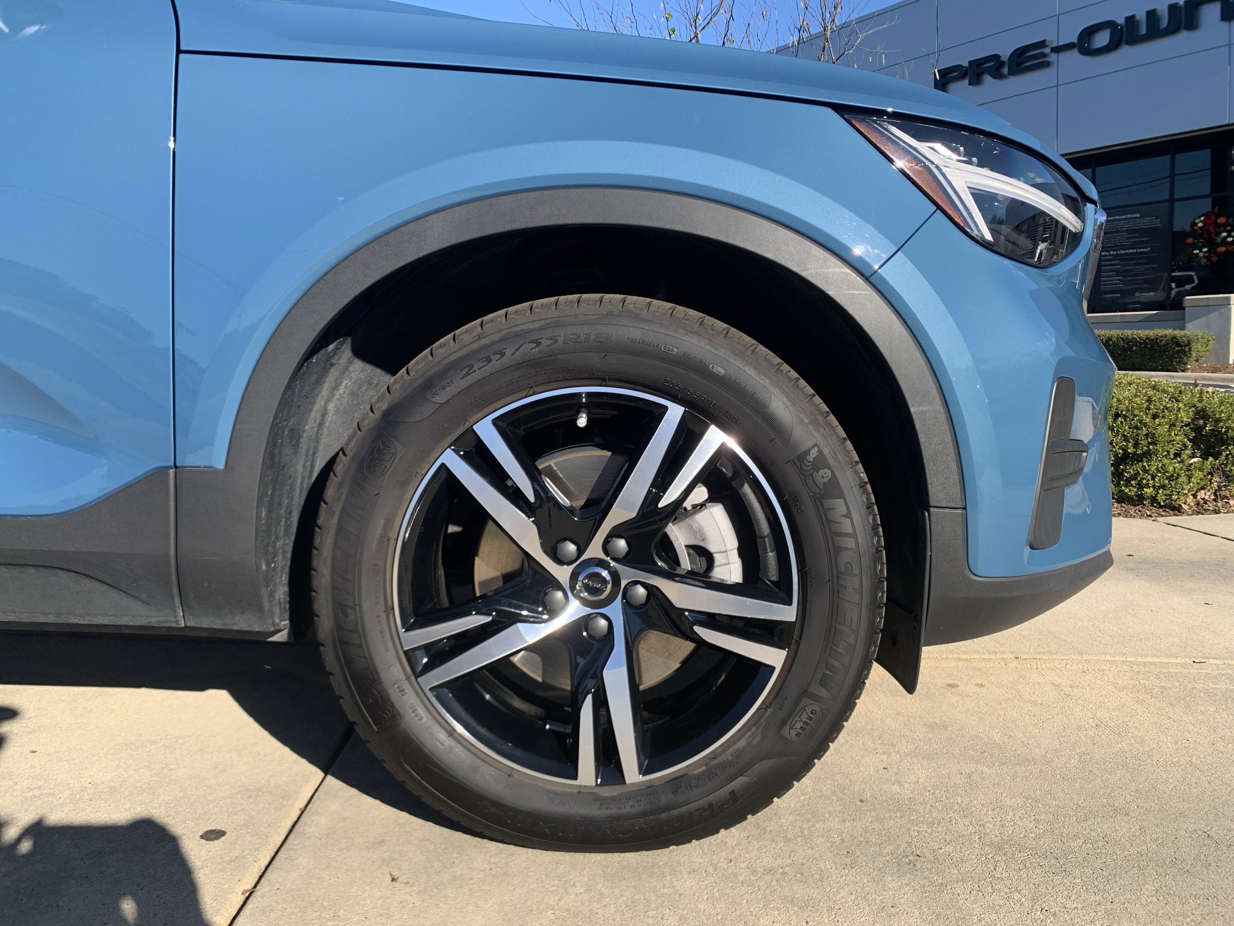 Used 2025 Volvo XC40 B5 Core image 13