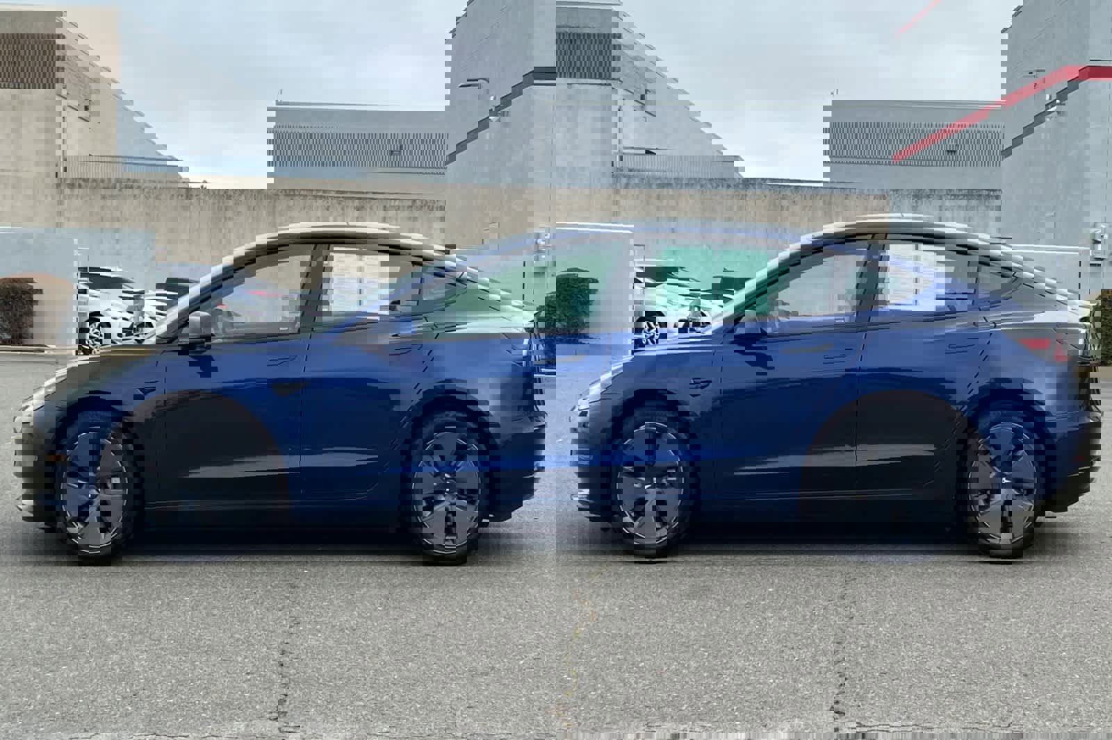 Used 2023 Tesla Model 3 Standard Range image 9