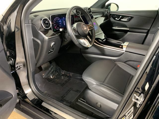Used 2025 Mercedes-Benz GLC 300 4MATIC image 29