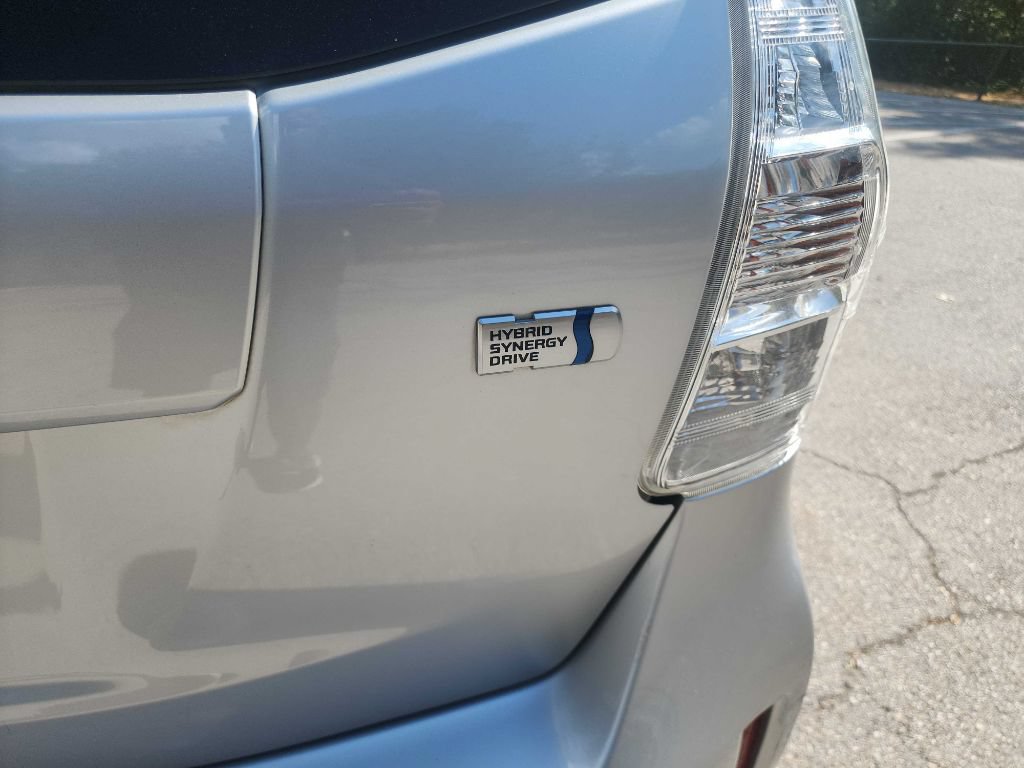 Used 2014 Toyota Prius V Five FWD image 7