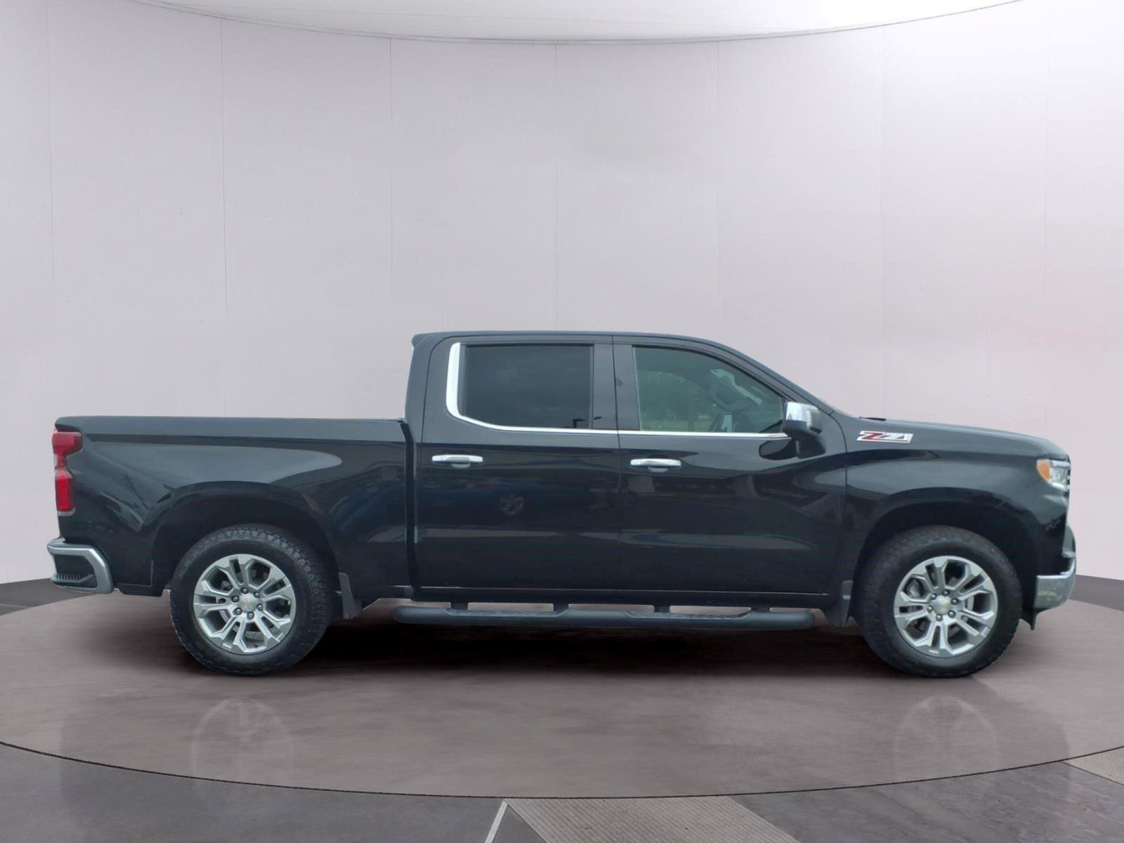 Used 2025 Chevrolet Silverado 1500 LTZ AWD/4WD image 6