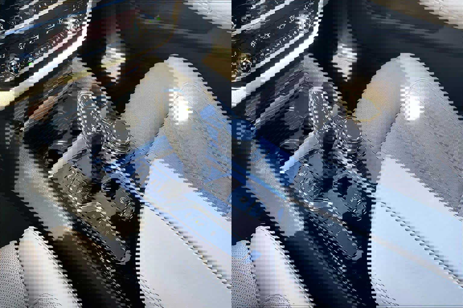 Used 2018 BMW 530e xDrive image 16