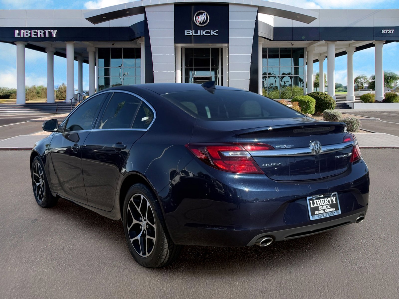 Used 2017 Buick Regal Sport Touring FWD image 6
