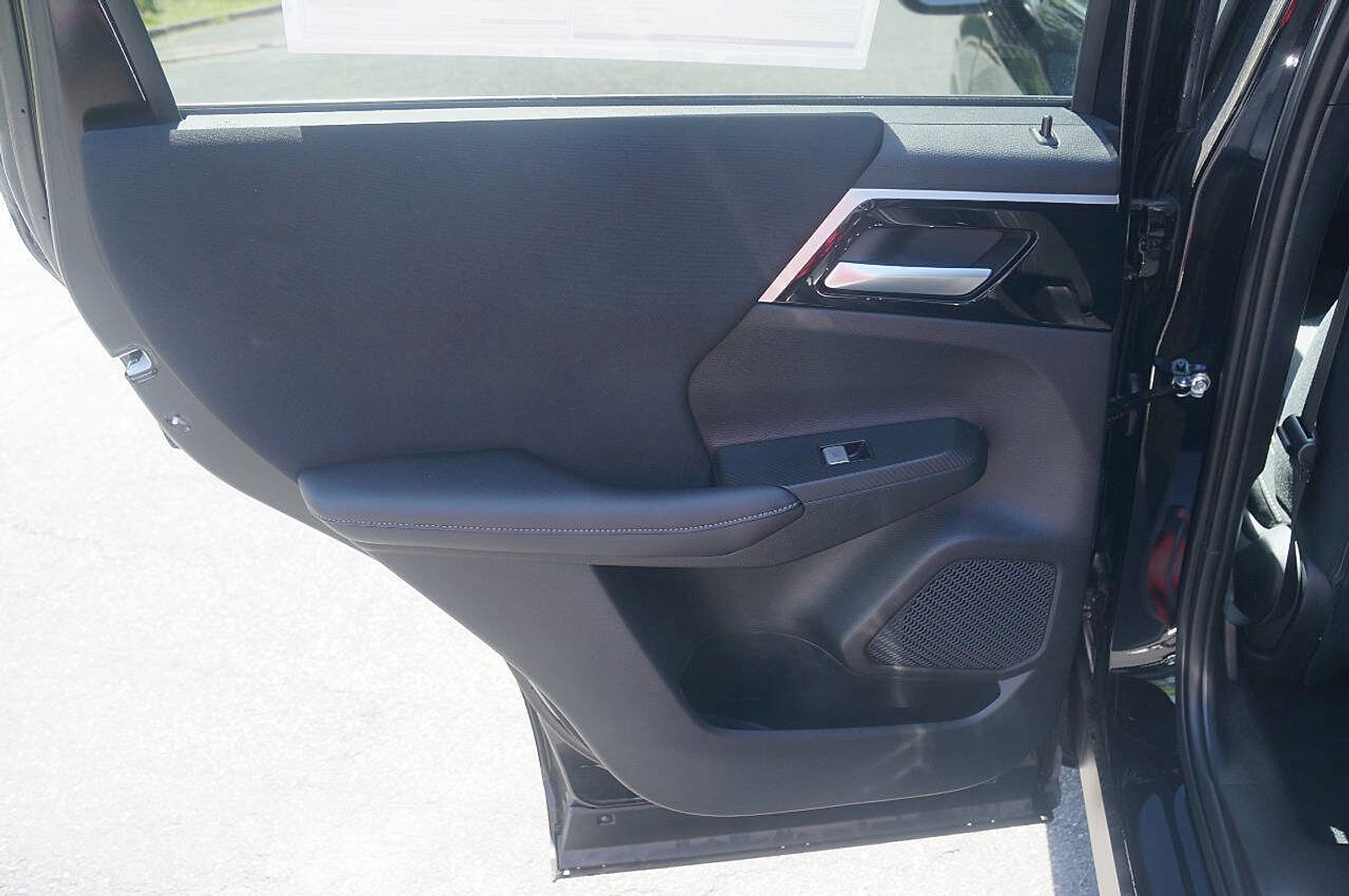 New 2025 Mitsubishi Outlander ES image 15