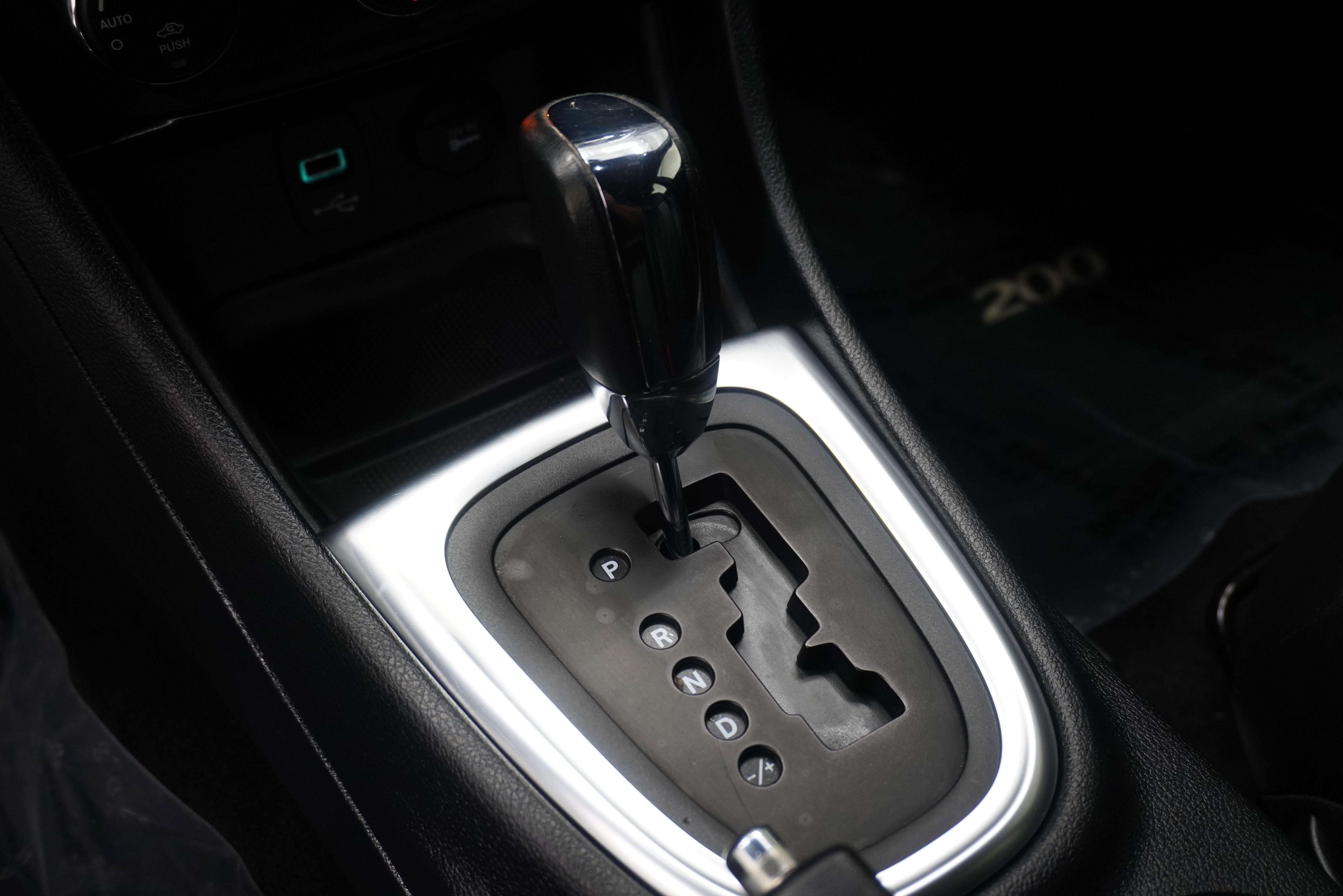 Used 2011 Chrysler 200 Limited FWD image 22