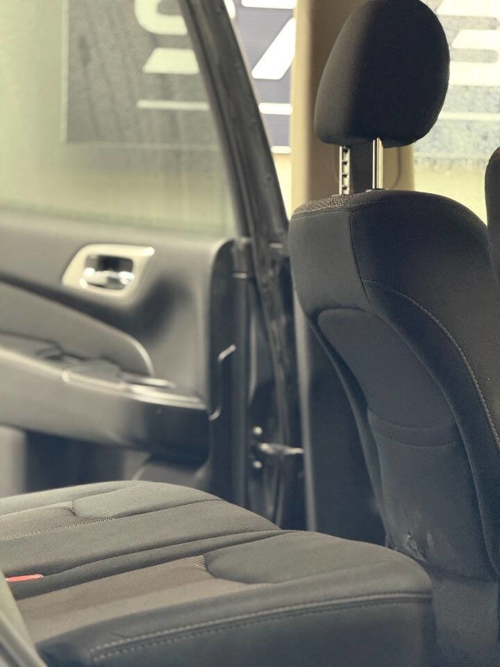 Used 2019 Nissan Pathfinder SV image 10