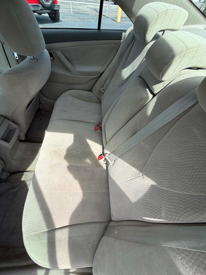 Used 2010 Toyota Camry LE image 11