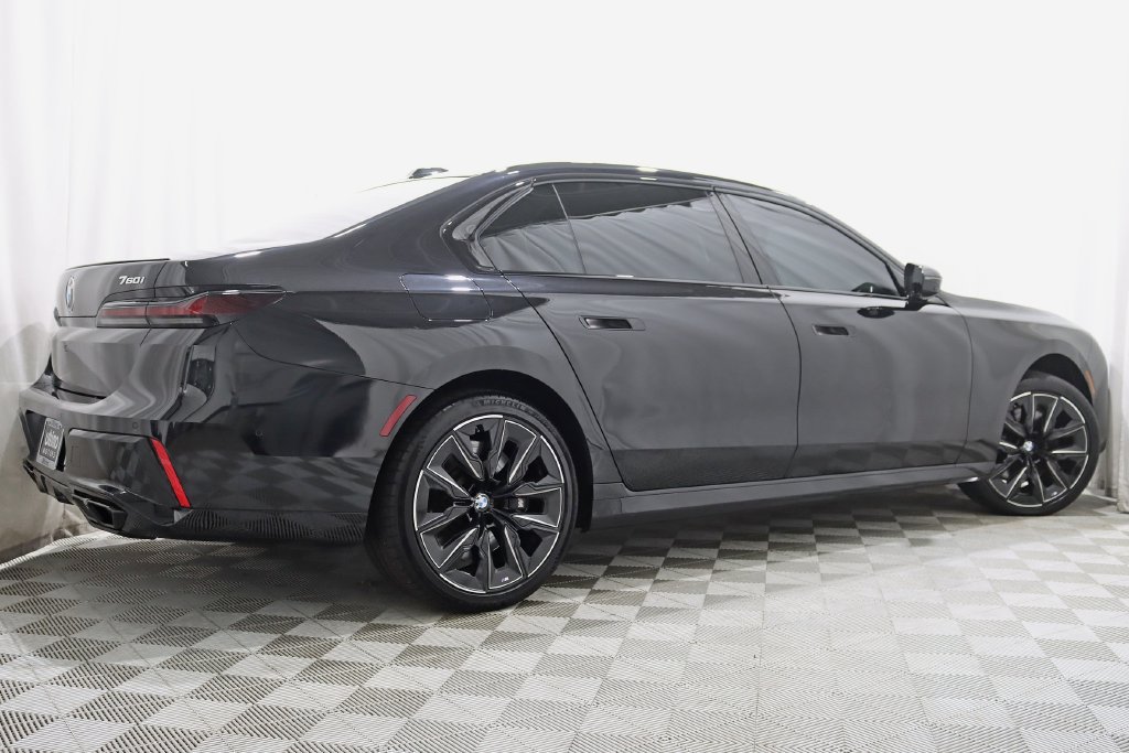 Used 2023 BMW 760i xDrive AWD/4WD image 8