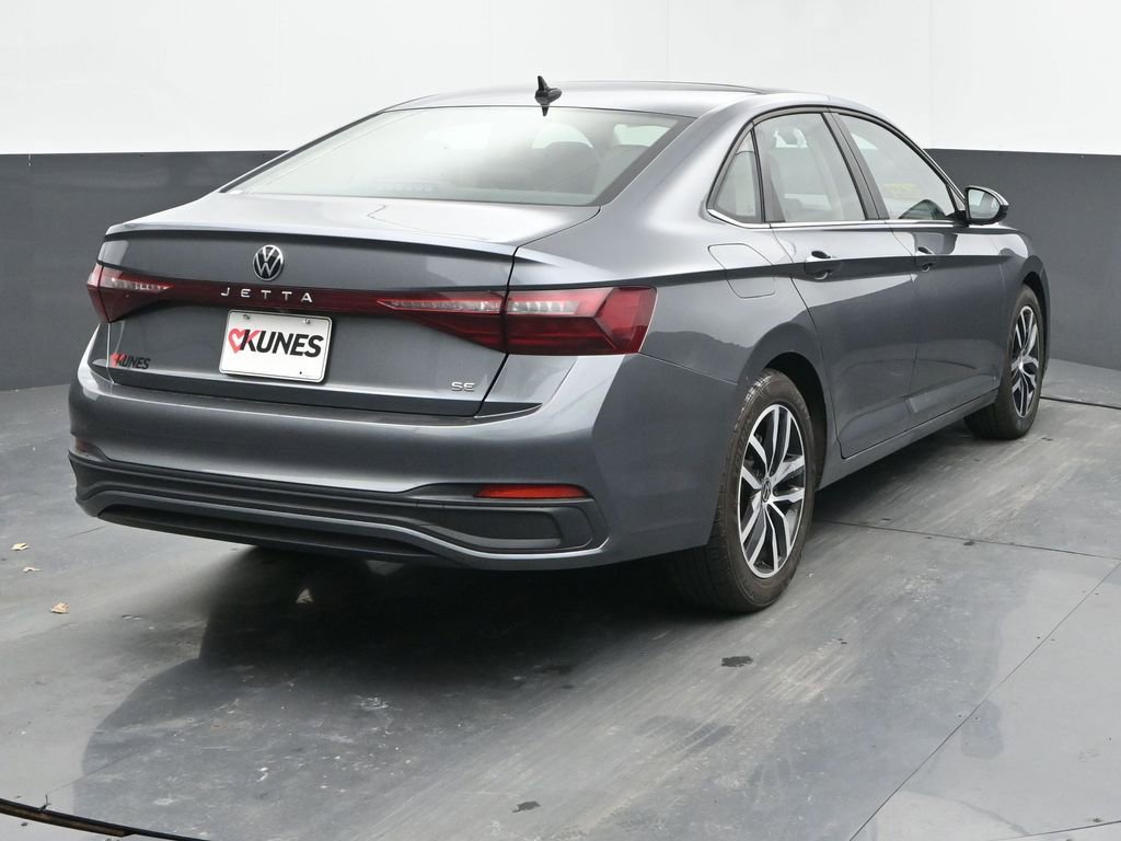 Used 2025 Volkswagen Jetta SE image 10