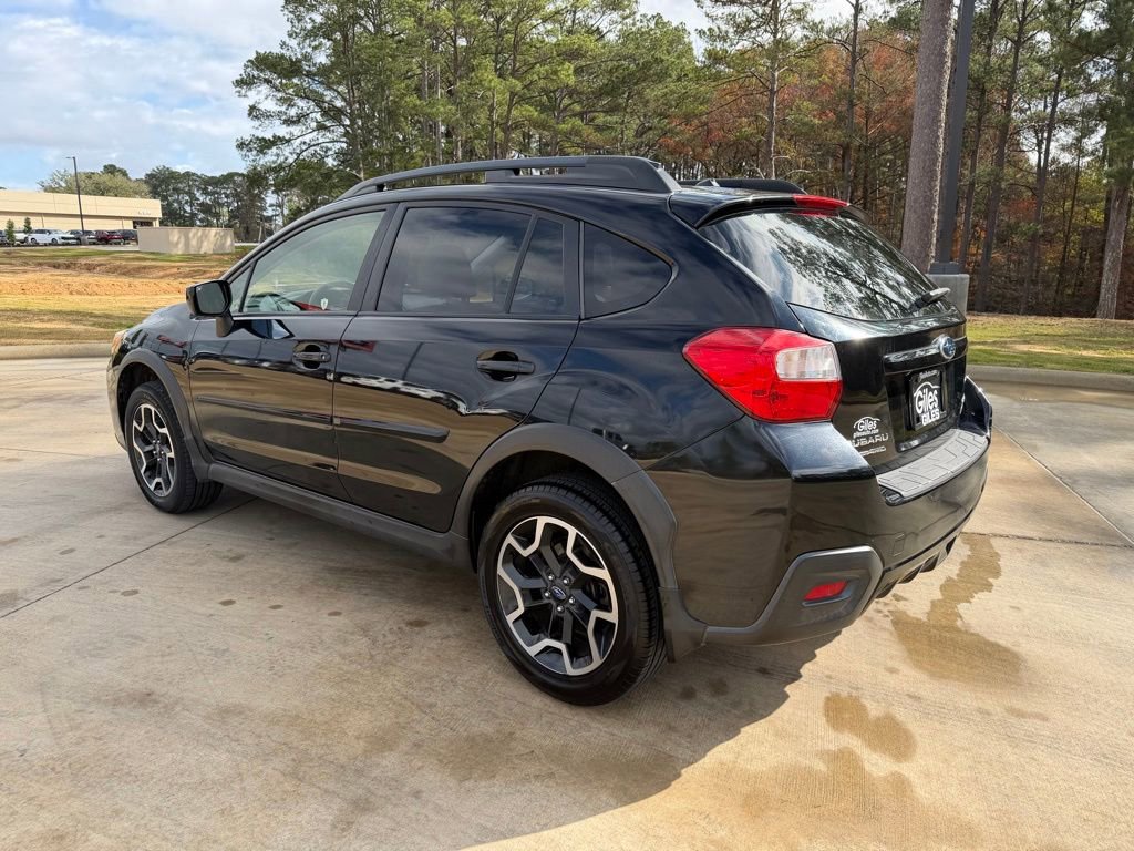 Used 2017 Subaru Crosstrek 2.0i Premium w/ Moonroof Package image 3