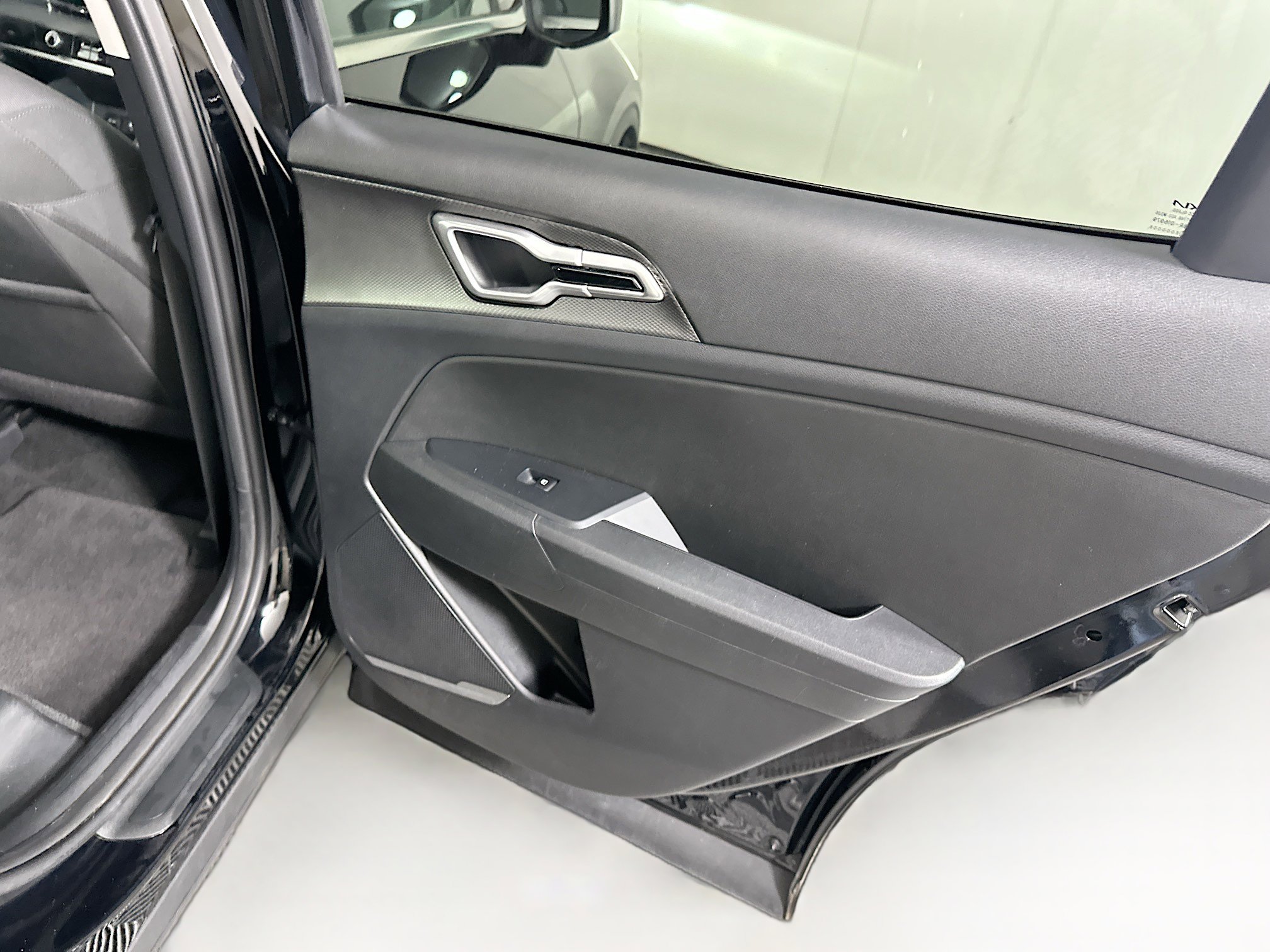 Used 2025 Kia Sportage LX image 28