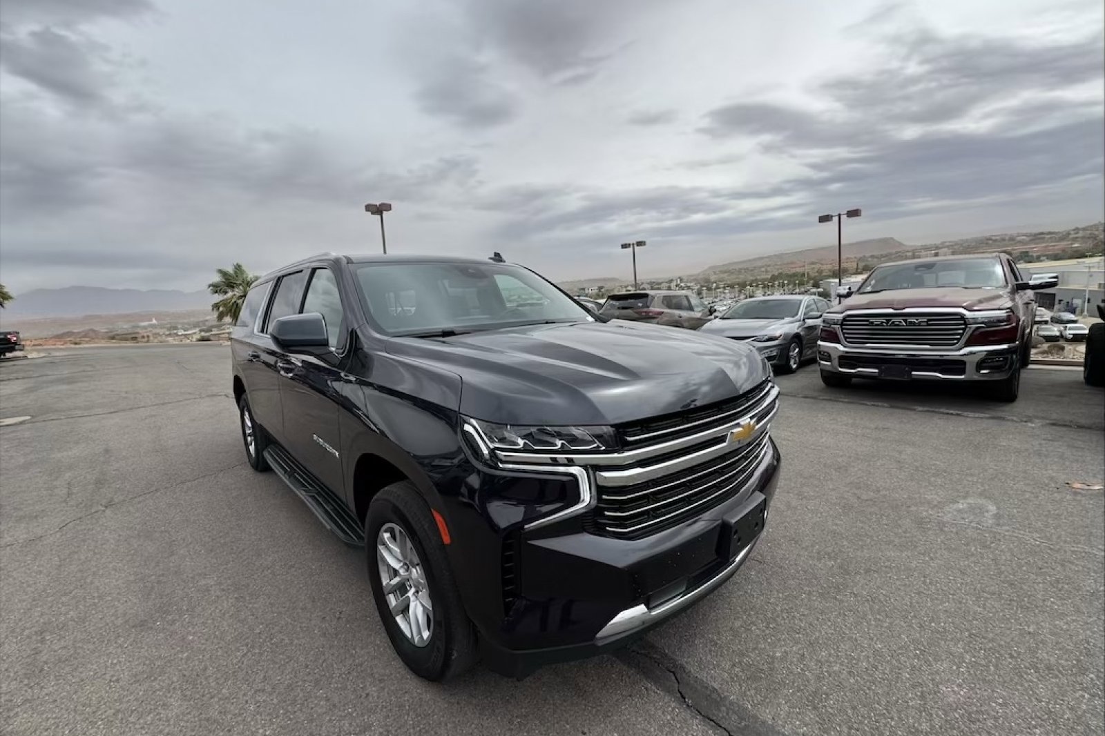 Used 2024 Chevrolet Suburban LT image 7