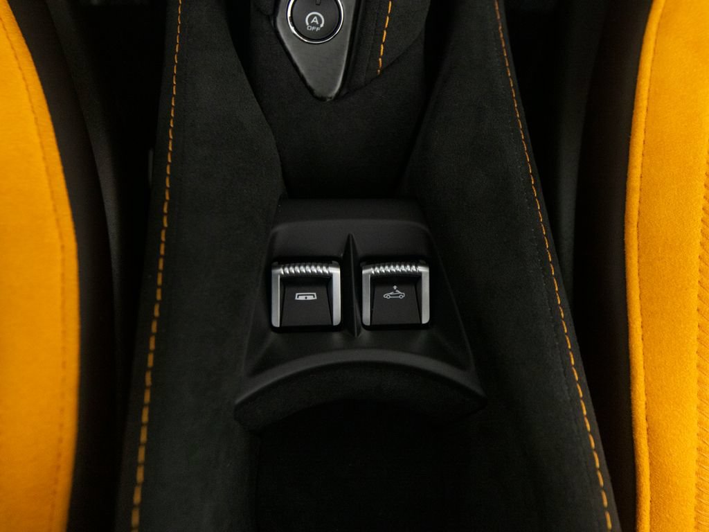 Used 2026 McLaren 750S Spider RWD image 23