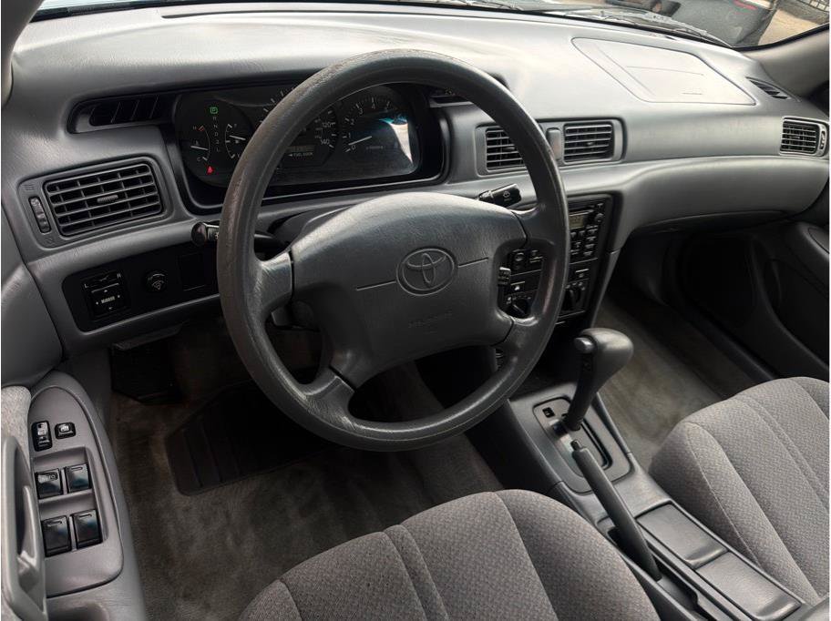 Used 2001 Toyota Camry LE FWD image 2