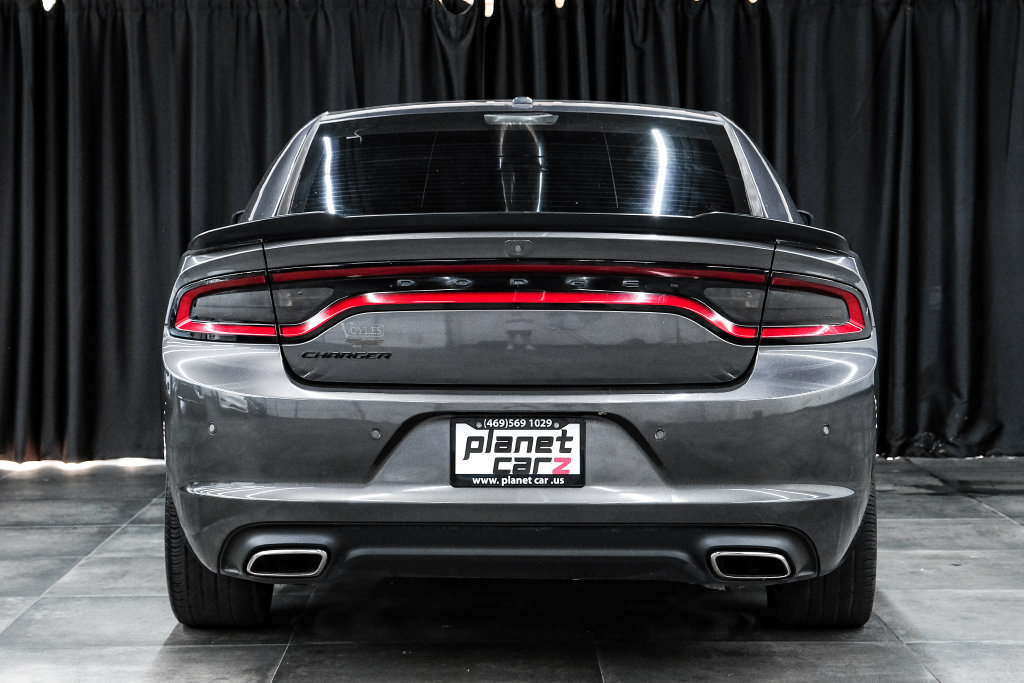Used 2021 Dodge Charger SXT w/ Blacktop Package RWD image 9