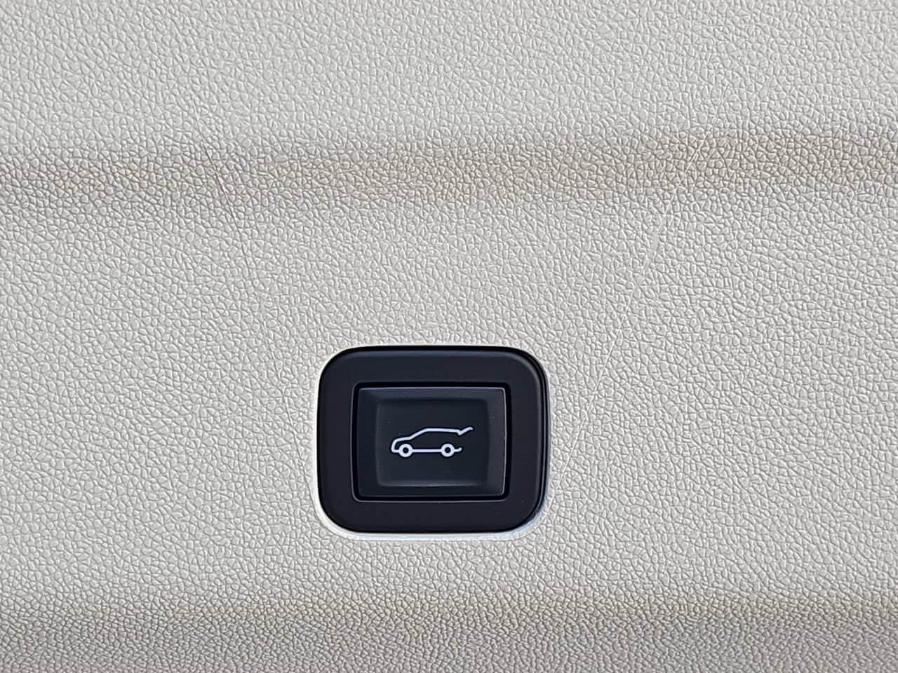 New 2026 Cadillac Escalade Platinum Sport w/ LPO, ONYX Package AWD/4WD image 14