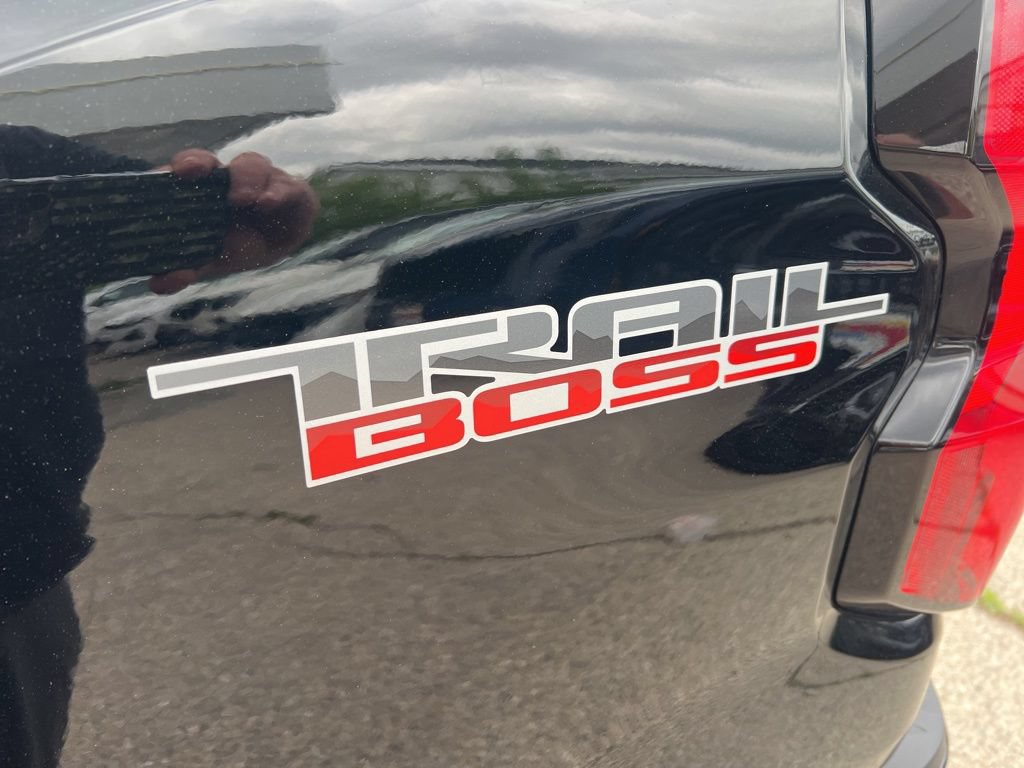 Used 2024 Chevrolet Colorado Trail Boss w/ Advanced Trailering Package AWD/4WD image 30