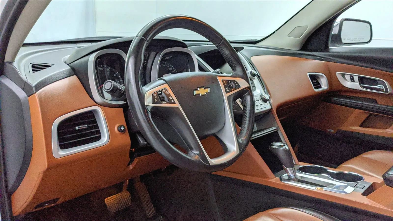 Used 2016 Chevrolet Equinox LTZ w/ Enhanced Convenience Package FWD image 16