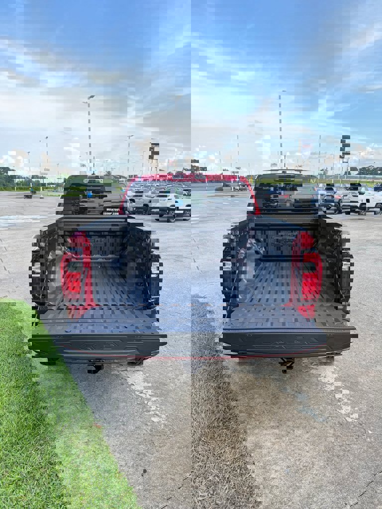 New 2026 GMC Canyon Elevation w/ Convenience Package image 8