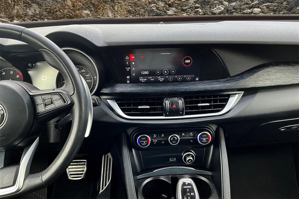 Used 2022 Alfa Romeo Stelvio Sprint image 6
