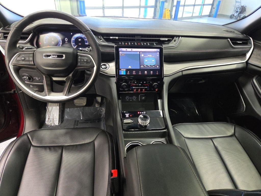 Used 2024 Jeep Grand Cherokee Limited w/ Luxury Tech Group II image 11