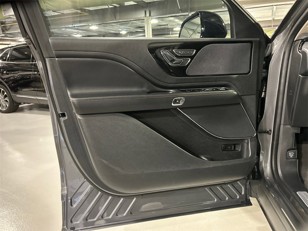 Used 2023 Lincoln Aviator AWD w/ Premium Package image 9