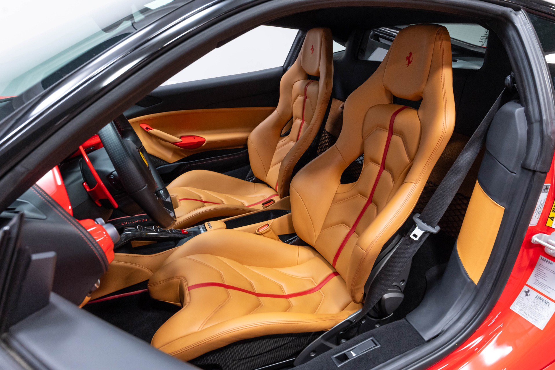 Used 2016 Ferrari 488 GTB RWD image 7