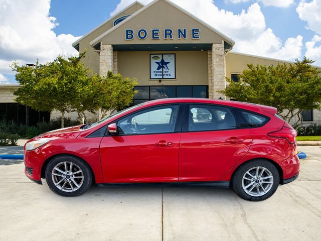 Used 2015 Ford Focus SE FWD image 2