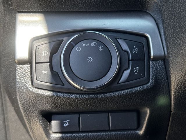 Used 2019 Ford Explorer XLT w/ Equipment Group 201A AWD/4WD image 23