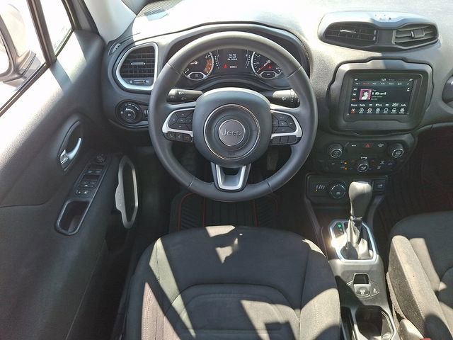 Used 2020 Jeep Renegade Latitude AWD/4WD image 11