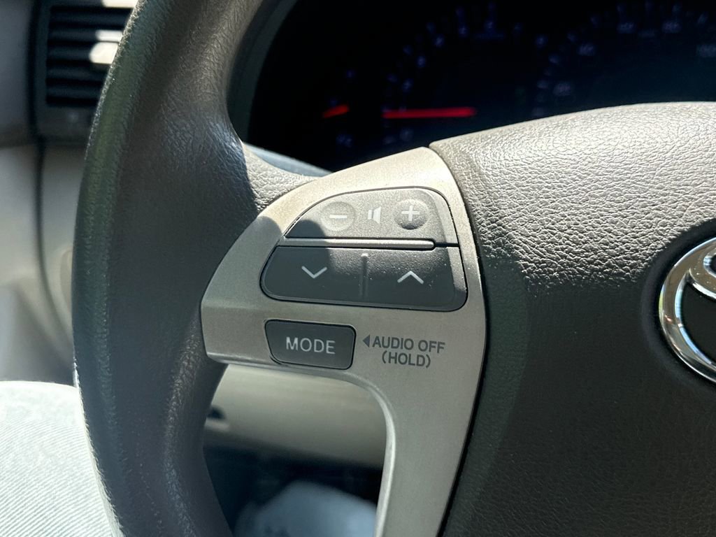 Used 2011 Toyota Camry LE FWD image 29