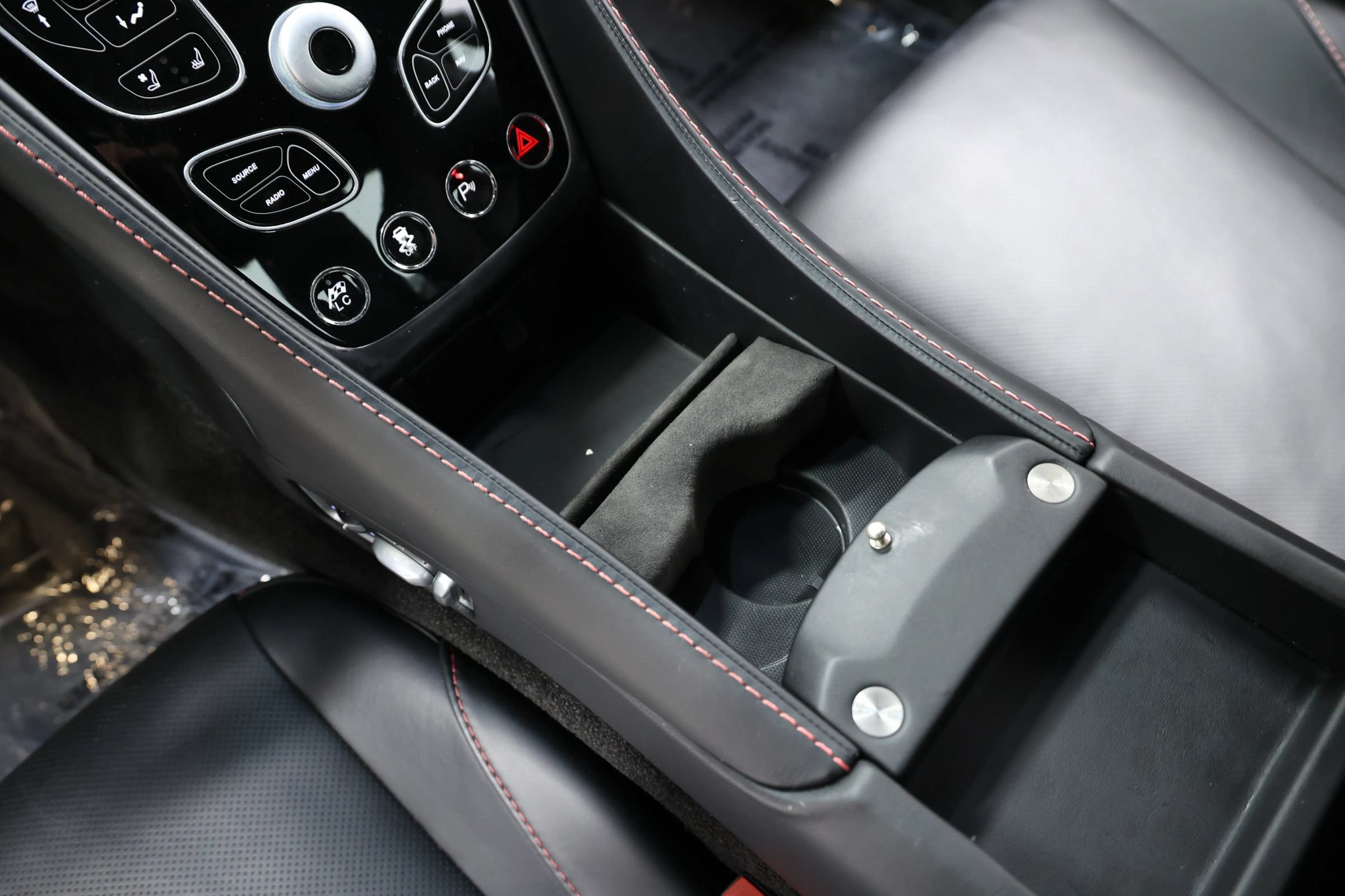 Used 2014 Aston Martin Vanquish Coupe RWD image 45