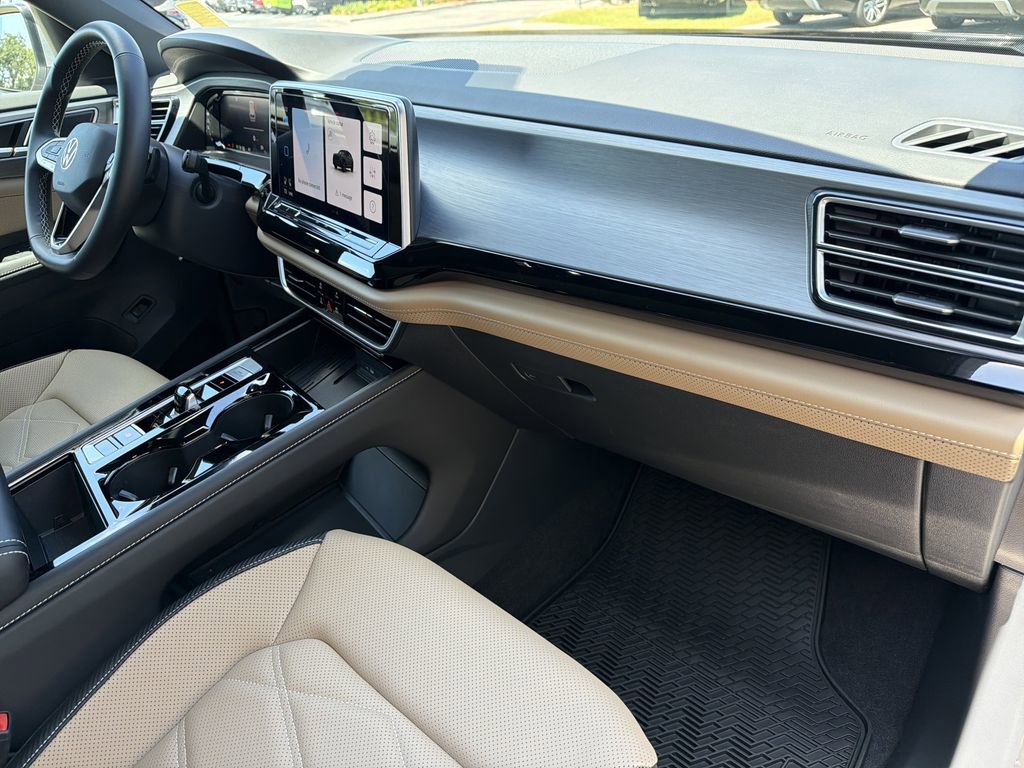 Used 2025 Volkswagen Atlas Cross Sport SE FWD image 13