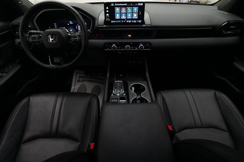 Certified 2025 Honda Pilot Black Edition image 5