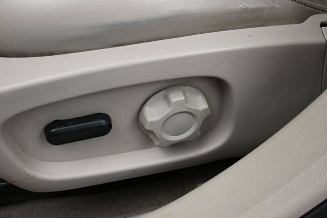 Used 2010 Ford Taurus SEL FWD image 12