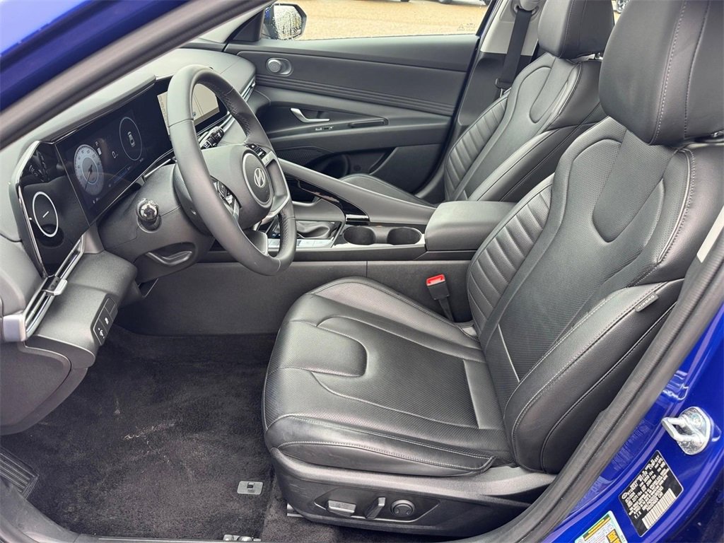 Used 2025 Hyundai Elantra Limited image 8