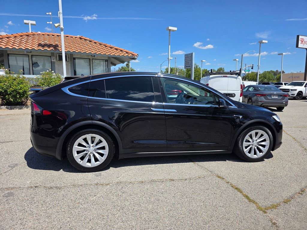 Used 2018 Tesla Model X 75D AWD/4WD image 4