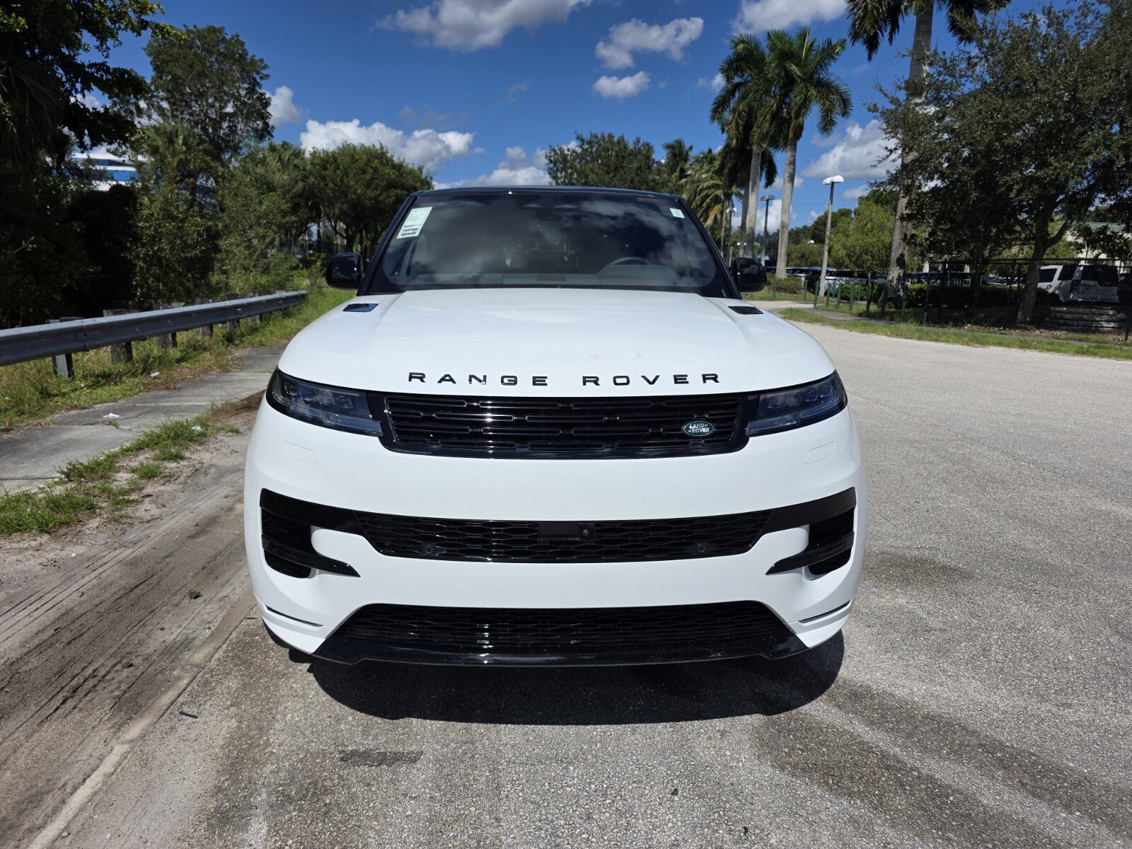 New 2027 Land Rover Range Rover Sport Dynamic SE AWD/4WD image 8