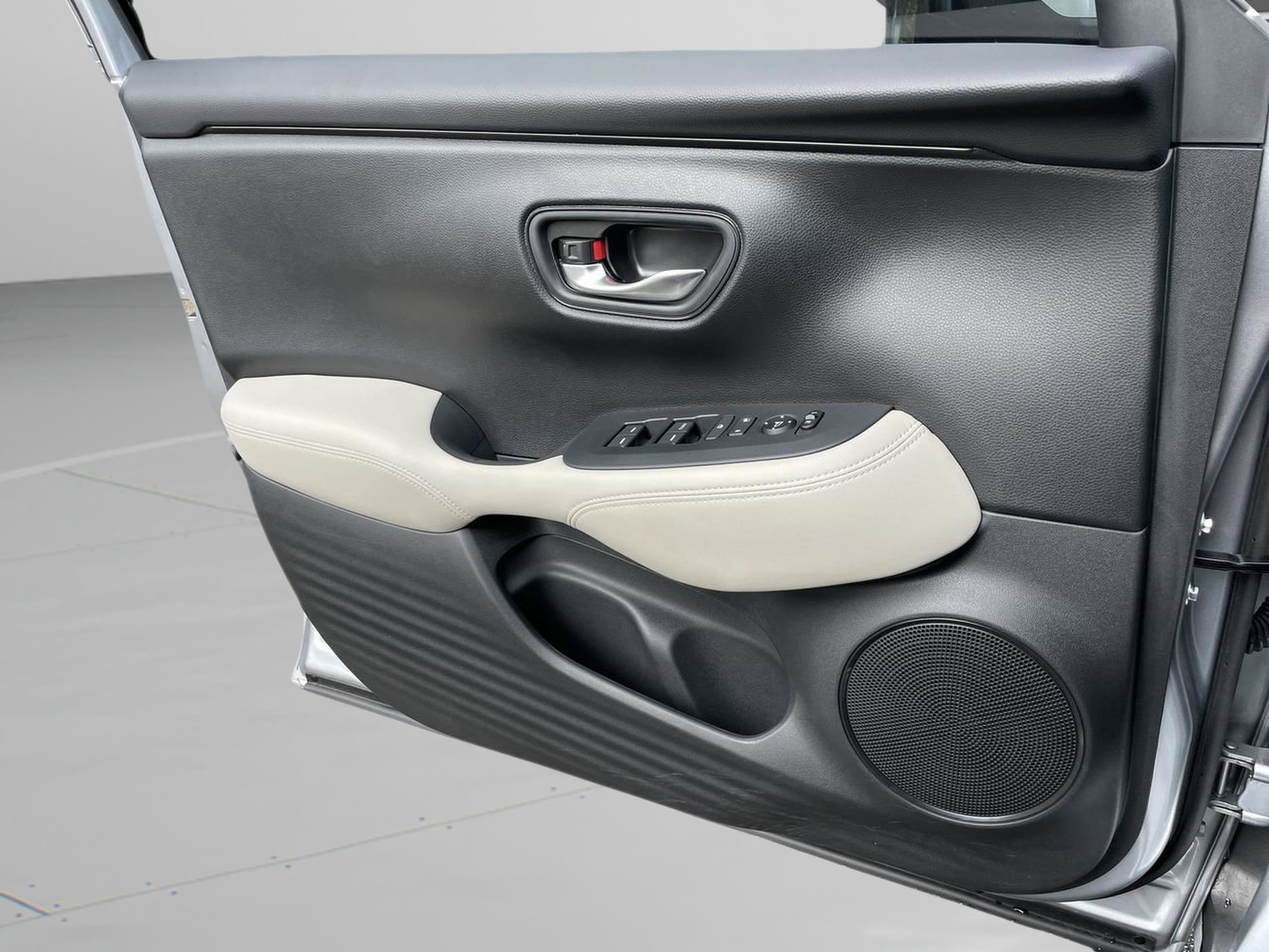 Certified 2023 Honda HR-V LX image 16