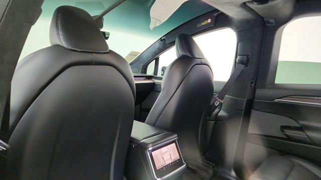 Used 2023 Tesla Model X image 33