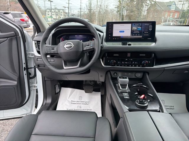 Used 2025 Nissan Rogue SL w/ SL Premium Package image 17