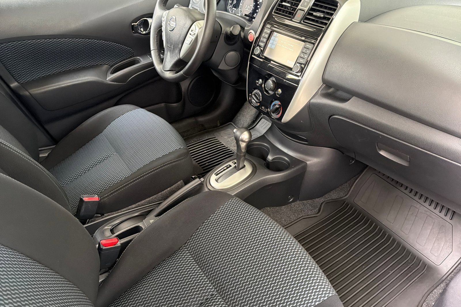 Used 2016 Nissan Versa Note FWD image 17