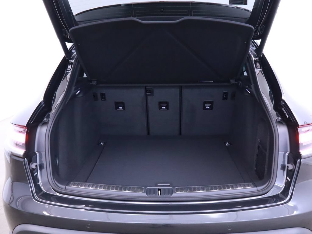 Used 2025 Porsche Macan AWD/4WD image 41