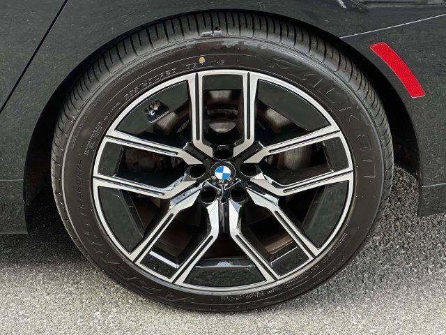 Used 2023 BMW 760i xDrive AWD/4WD image 12