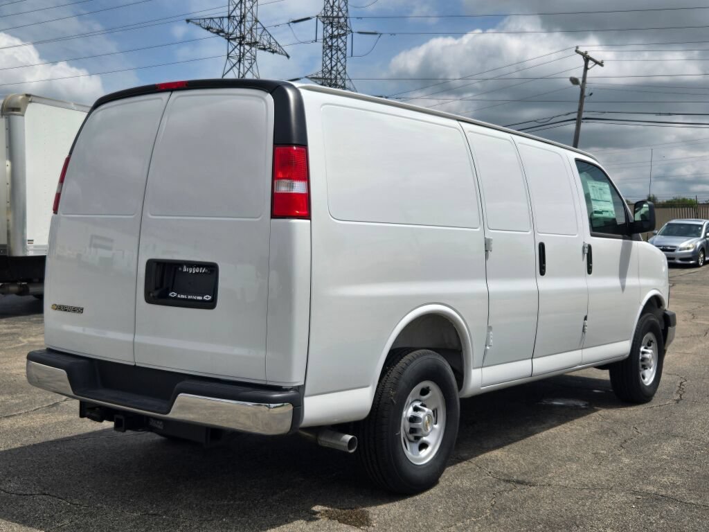 Used 2025 Chevrolet Express 2500 w/ Driver Convenience Package RWD image 12